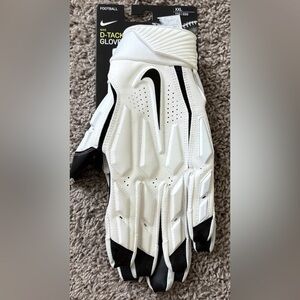 Nike Defensive Tackle Football Gloves White/Black Men’s Size XXL New DX4510-127